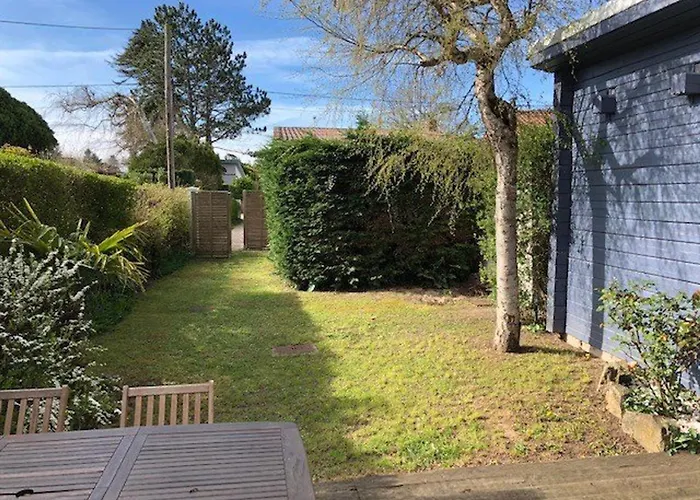 Hébergement de vacances Maison 3 Avec Terrasse, Animaux Admis, Parking - Fr-1-236-132 *